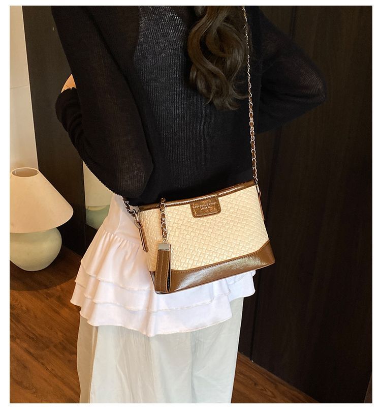 Quilted Chain 2025 For Women New Fashionable Versatile High-end Bucket Commuter Shoulder Crossbody Bag Light Luxury_voghion.com