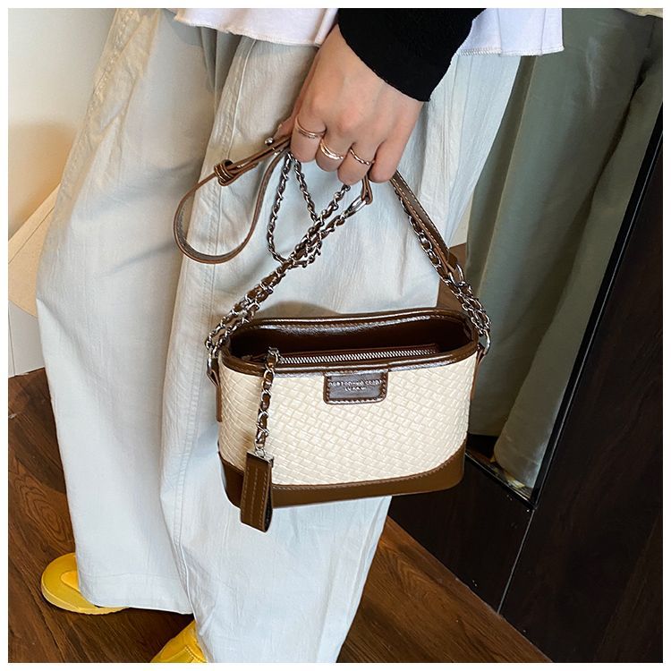 Quilted Chain 2025 For Women New Fashionable Versatile High-end Bucket Commuter Shoulder Crossbody Bag Light Luxury_voghion.com