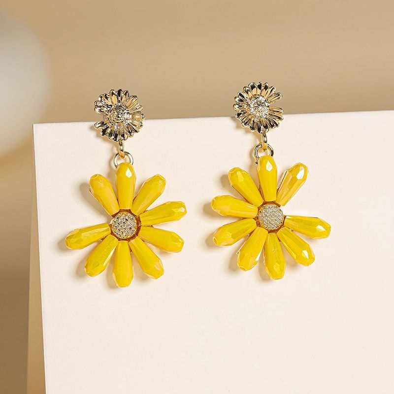 Ohrringe mit gelber Blume – das neue Trendmodell 2025: Hochwertige Optik, gesichtsschlankmachende kleine Gänseblümchen-Ohrringe für eckige und runde Gesichtsformen._voghion.com