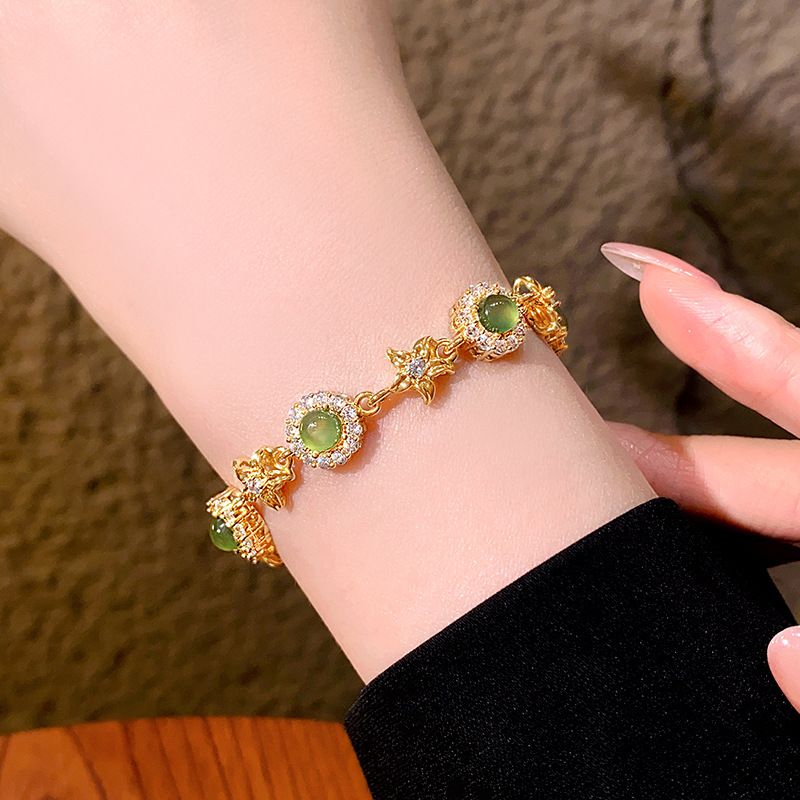 Cat-Eye Zircon Star Bracelet detail image 6