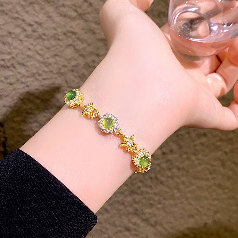 Cat-Eye Zircon Star Bracelet detail image 7