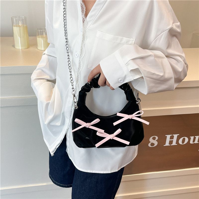 Borsa a tracolla elegante con fiocco colori a contrasto e catena_voghion.com