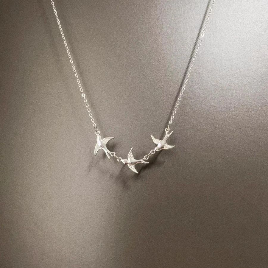 Collana vintage con uccelli nella natura selvaggia_voghion.com