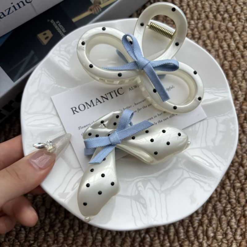 Juukseklamber täpilise lipsuga elegantsete soengute jaoks_voghion.com