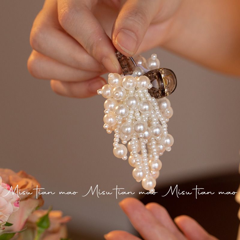 Nuevo estilo 2025 para mujer: elegantes recogidos con pinza, horquilla pequeña para la parte posterior de la cabeza, elegante accesorio para el cabello con borla de perlas._voghion.com