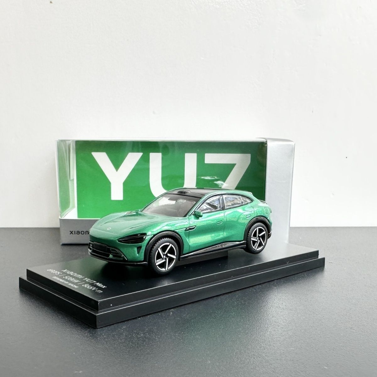 1:64 Xiaomi Yu7 Alloy Miniature Diecast Model Car Kid Toy Vehicle