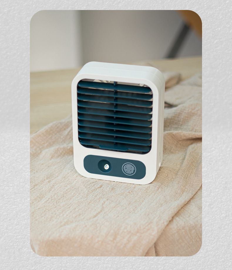 Black Technology Cooling Desktop Fan Silent High Wind Humidifying Spray Mini_voghion.com