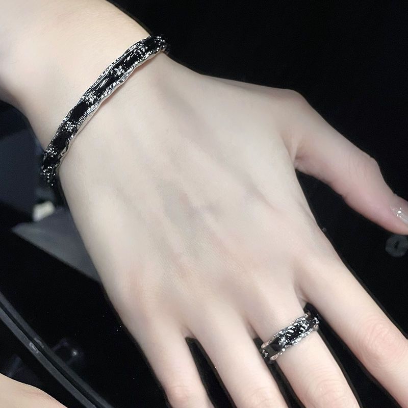 Bracelet émail style français chic avec zircone noir foncé_voghion.com