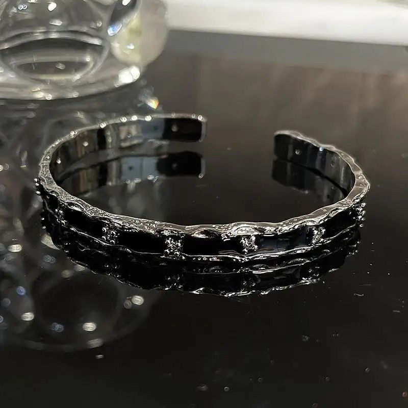 Bracelet émail style français chic avec zircone noir foncé_voghion.com