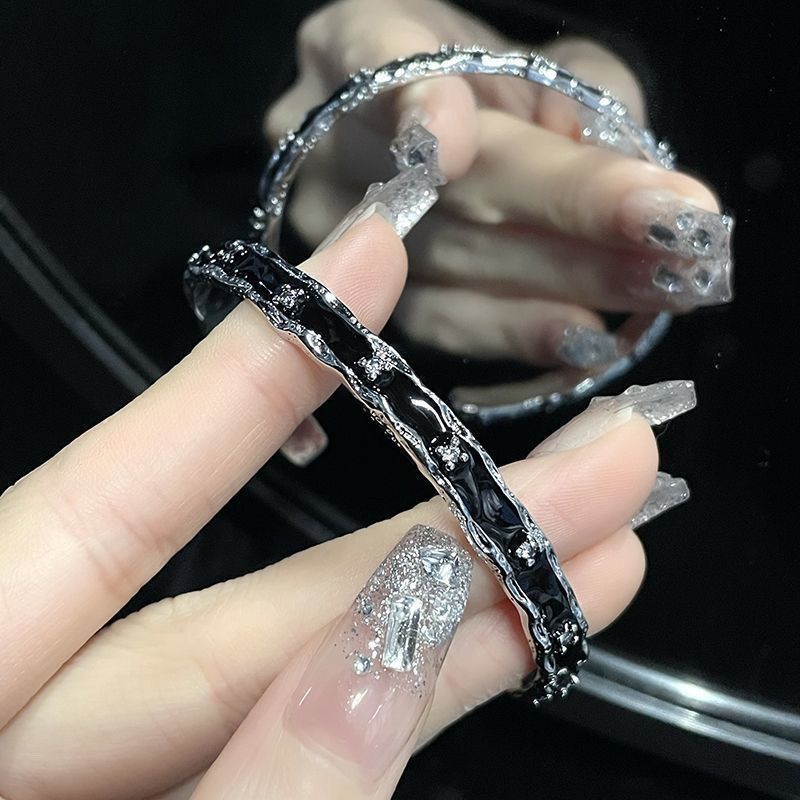 Bracelet émail style français chic avec zircone noir foncé_voghion.com