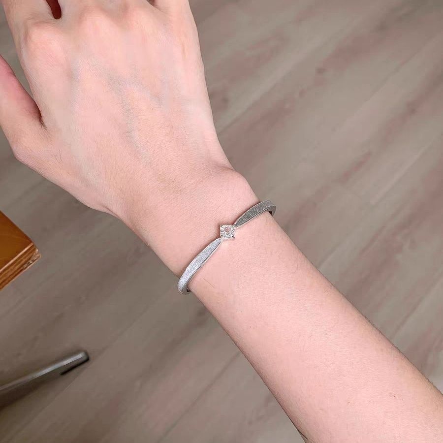 Shining Love Square Diamond Bracelet Fine Brushed Silver For Women_voghion.com