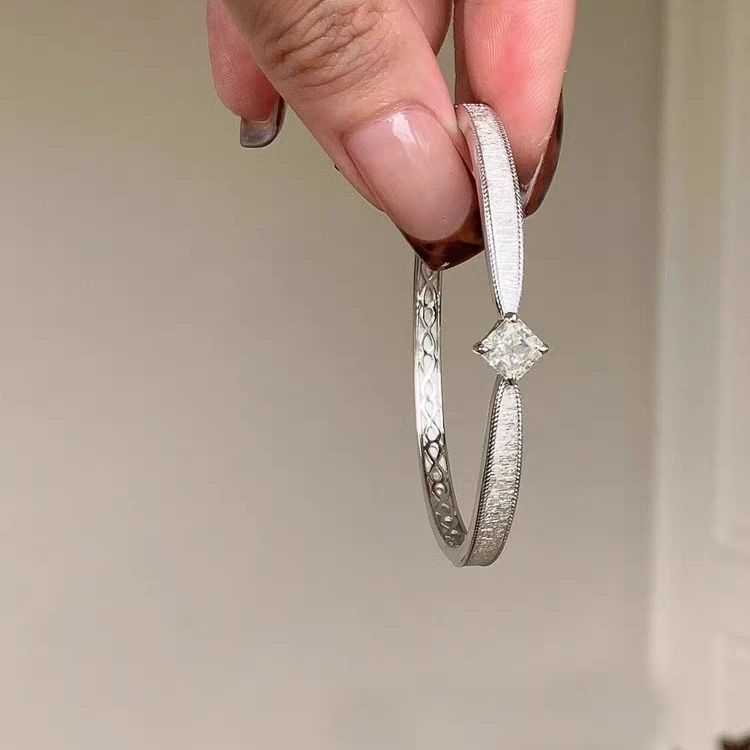 Shining Love Square Diamond Bracelet Fine Brushed Silver For Women_voghion.com