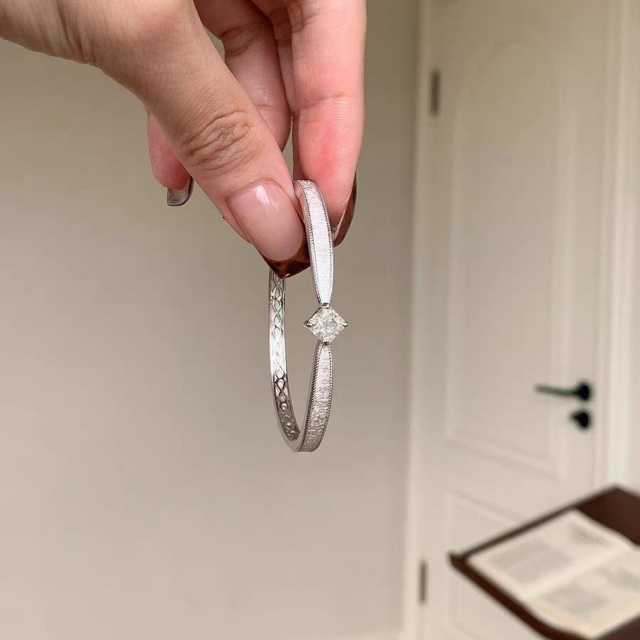 Shining Love Square Diamond Bracelet Fine Brushed Silver For Women_voghion.com