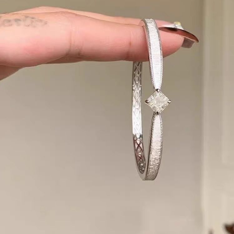 Shining Love Square Diamond Bracelet Fine Brushed Silver For Women_voghion.com
