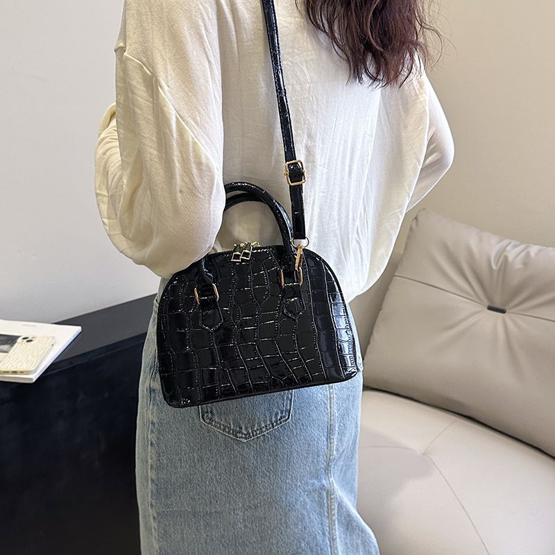 2025 Summer Hot-Selling For Mothers, Niche Ins Style Shoulder, Crossbody, Handbag, Crocodile And Shell Design Fashion_voghion.com