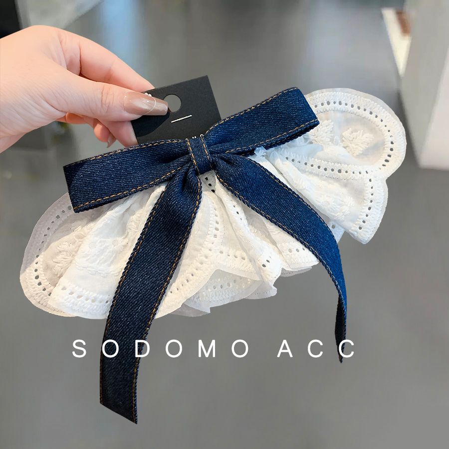 Fermaglio per capelli elegante con contrasto denim e pizzo_voghion.com