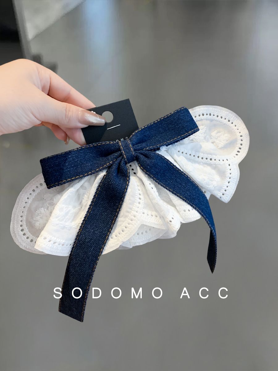 Fermaglio per capelli elegante con contrasto denim e pizzo_voghion.com
