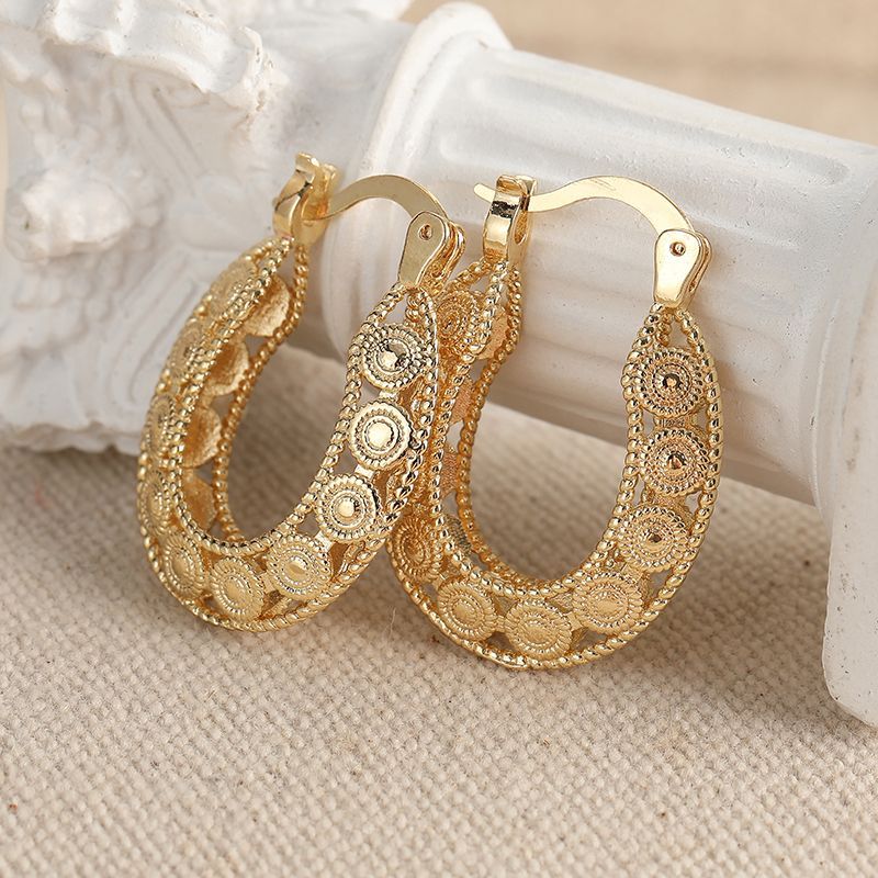 Vintage Gold Copper Clip Earrings With Ethnic Hollow Pattern_voghion.com