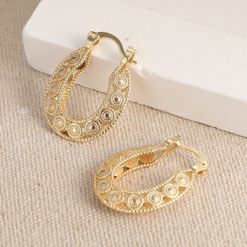 Vintage Gold Copper Clip Earrings With Ethnic Hollow Pattern_voghion.com