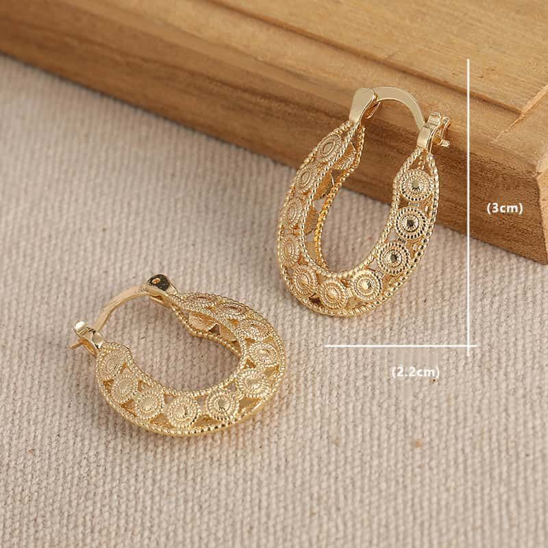 Vintage Gold Copper Clip Earrings With Ethnic Hollow Pattern_voghion.com