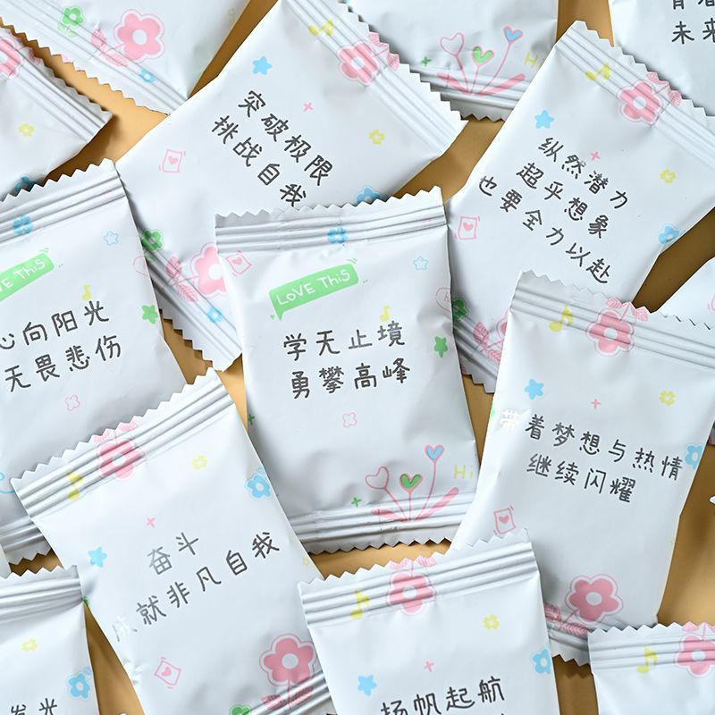 励志开学迎新语录饼干生椰拿铁味华夫脆饼干芝士味圆饼零食高颜值