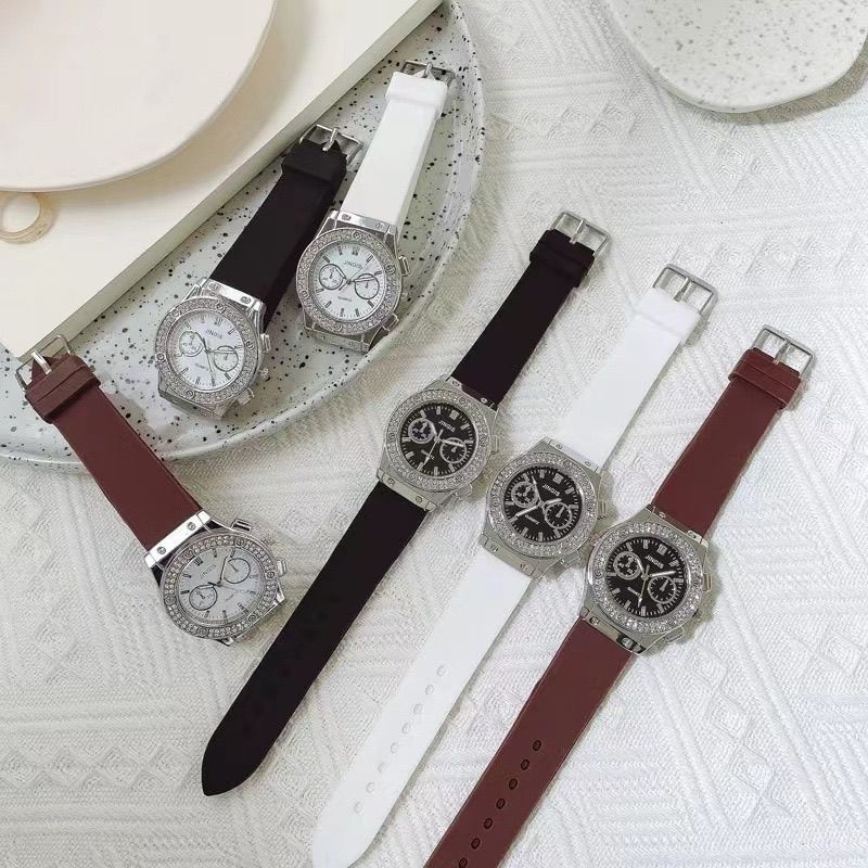 Luxurious Women's Couple Watch With Starry Dial And Silicone Strap_voghion.com