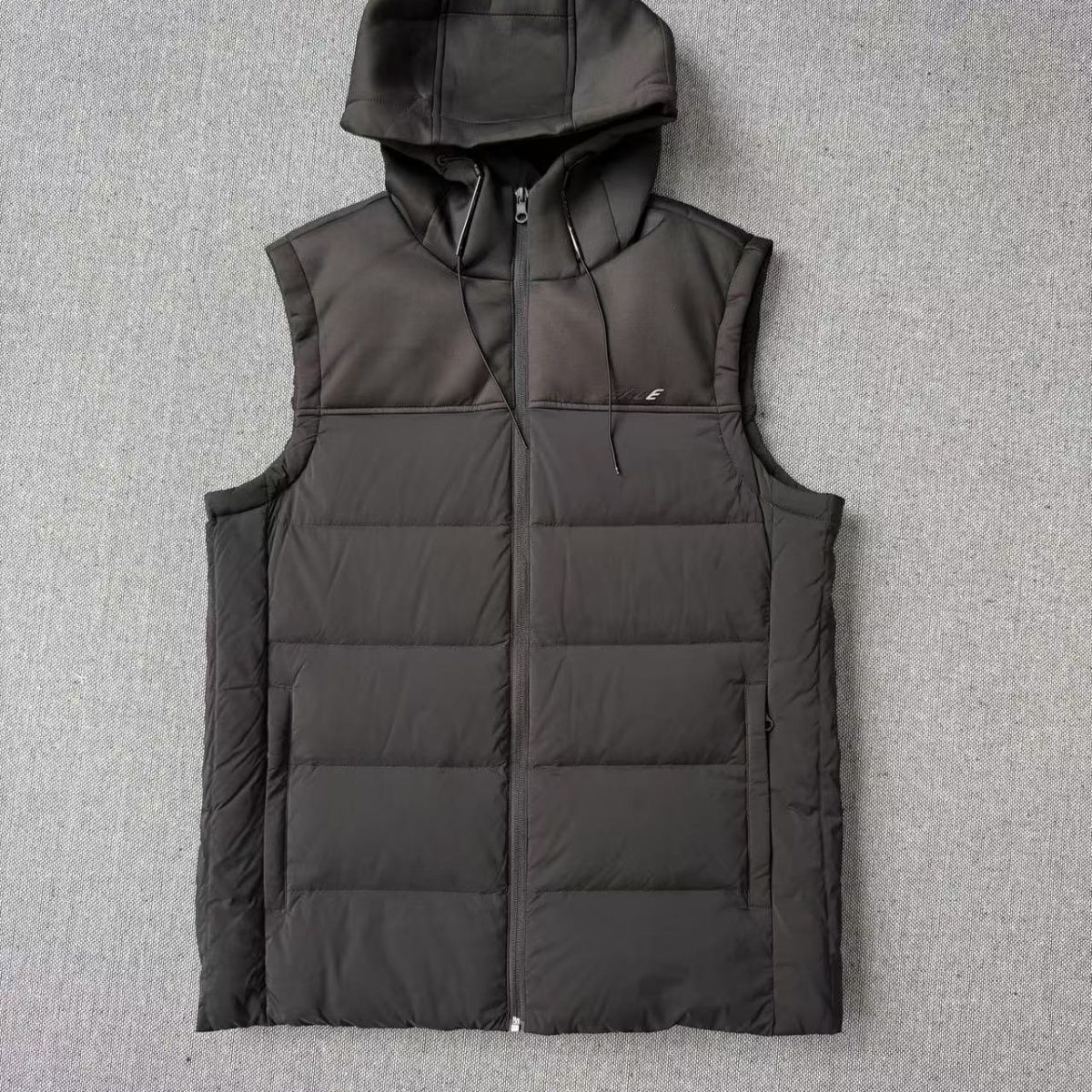 H剪标高端户外羽绒马甲2025秋冬新款时尚休闲连帽款