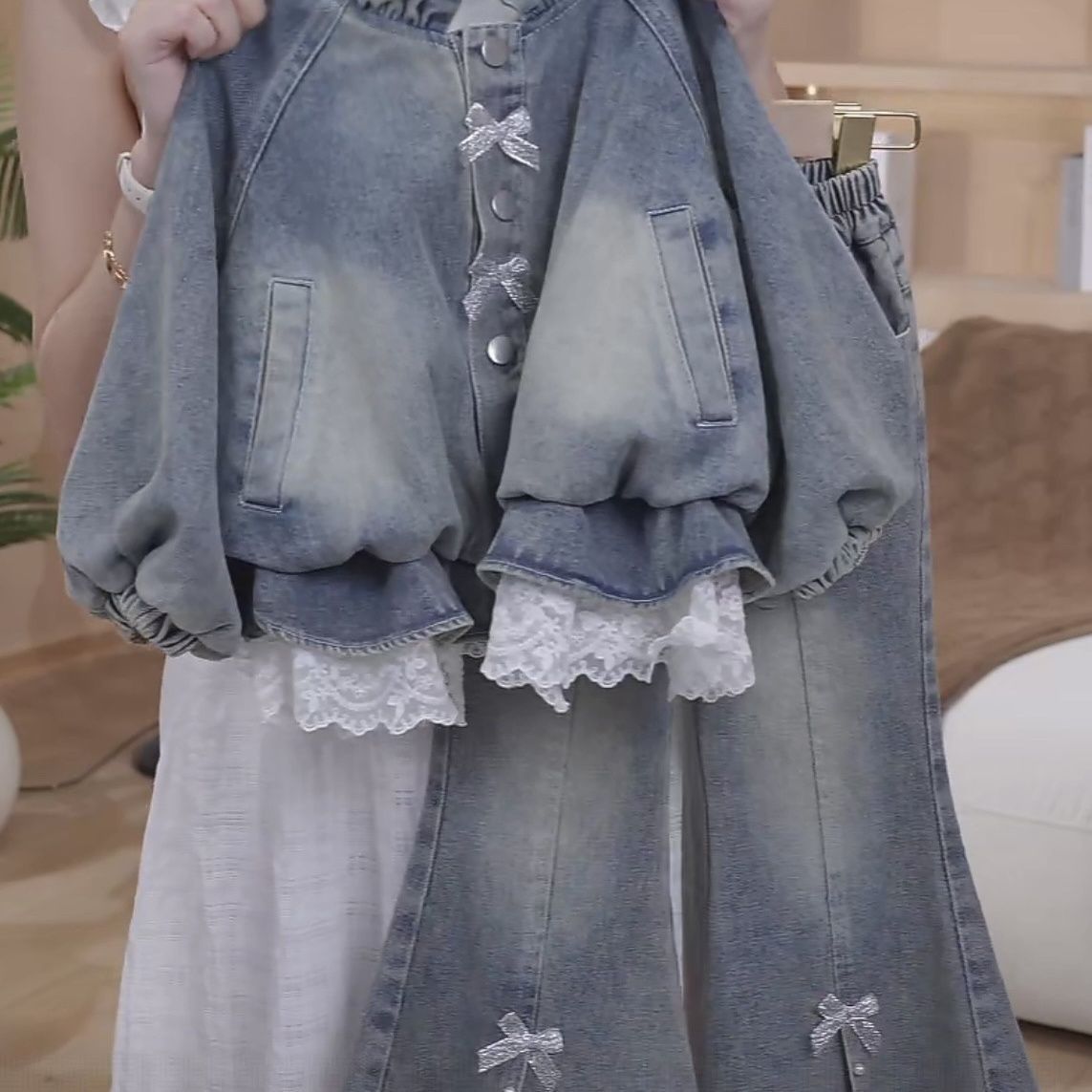 Girls' Autumn Outfit 2025 New Fashionable Children's Lace Trim Jacket And Denim Flared Pants Hot Trend_voghion.com