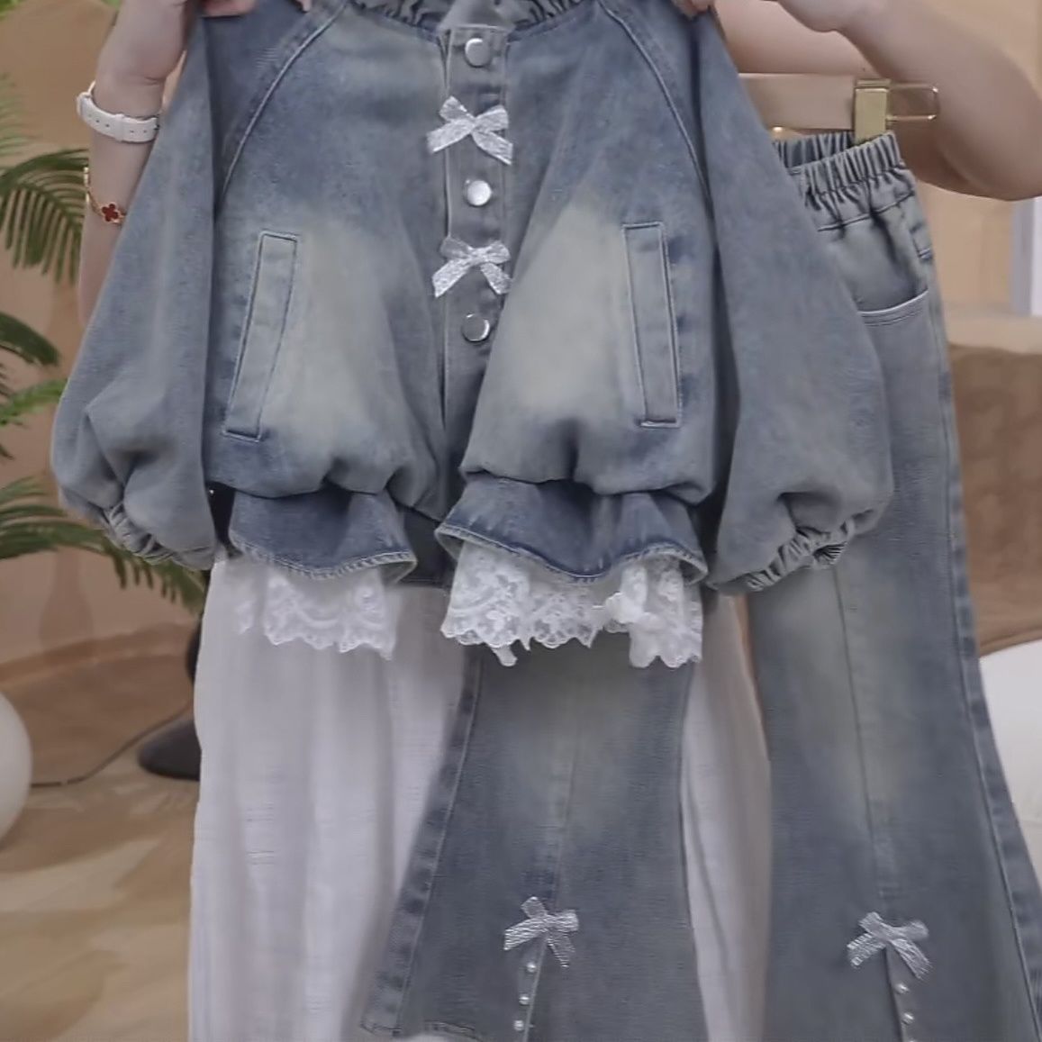 Girls' Autumn Outfit 2025 New Fashionable Children's Lace Trim Jacket And Denim Flared Pants Hot Trend_voghion.com