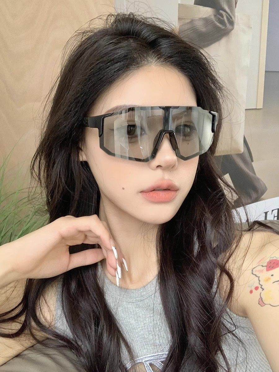 Futuristic Windproof Cycling Glasses For Outdoor Hiking And Skiing_voghion.com