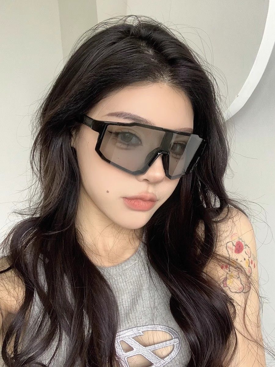 Futuristic Windproof Cycling Glasses For Outdoor Hiking And Skiing_voghion.com