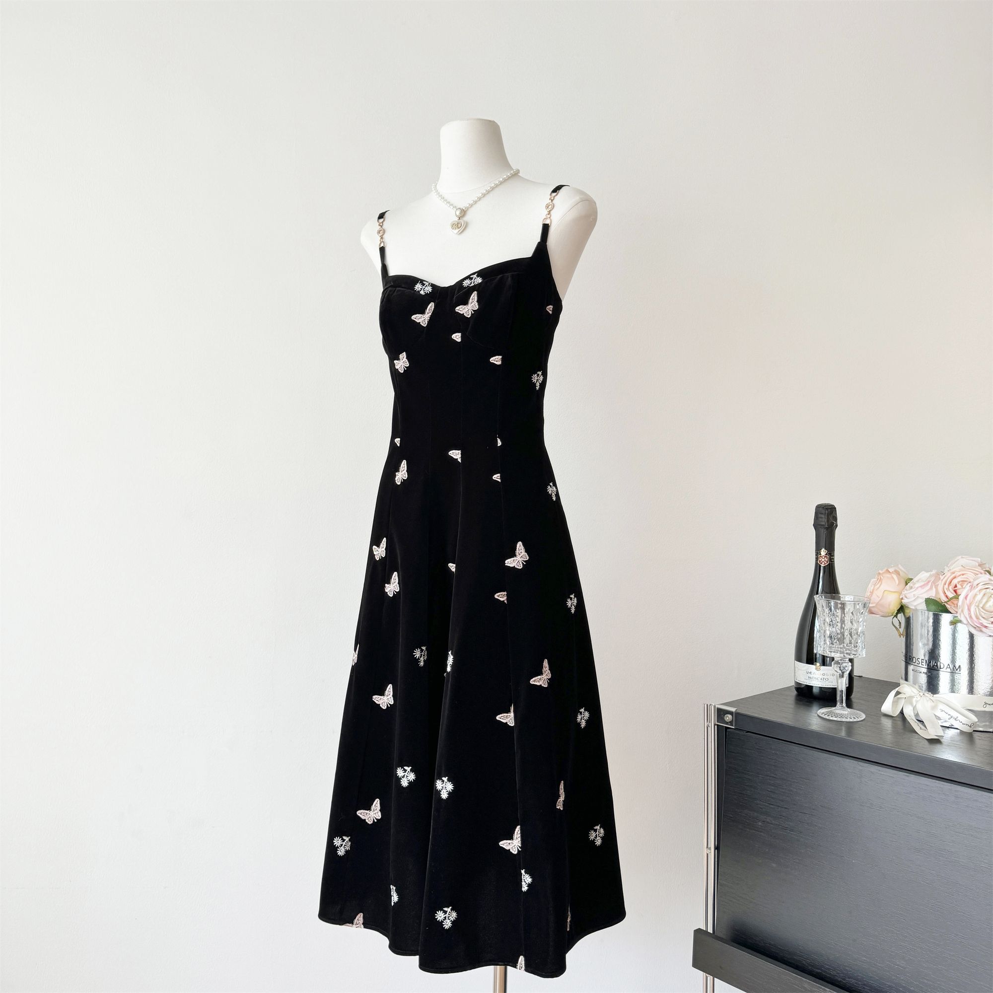 法式气质淑女新款收腰刺绣蝴蝶吊带裙套装吊带高级连衣裙2025新款【3天内发货】