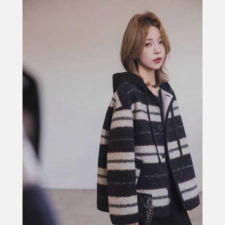 秋冬季连帽毛呢外套女2025新款条纹加厚圈圈呢宽松条纹保暖上衣