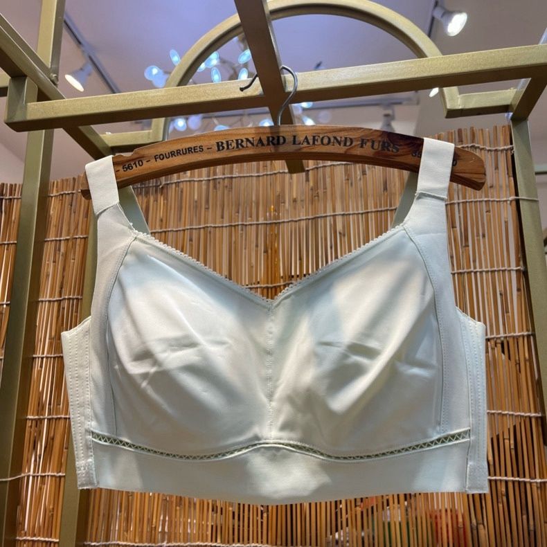 柜货剪标~BCDEF全罩杯光面无痕抹胸显小无钢圈调整收副乳上托文胸