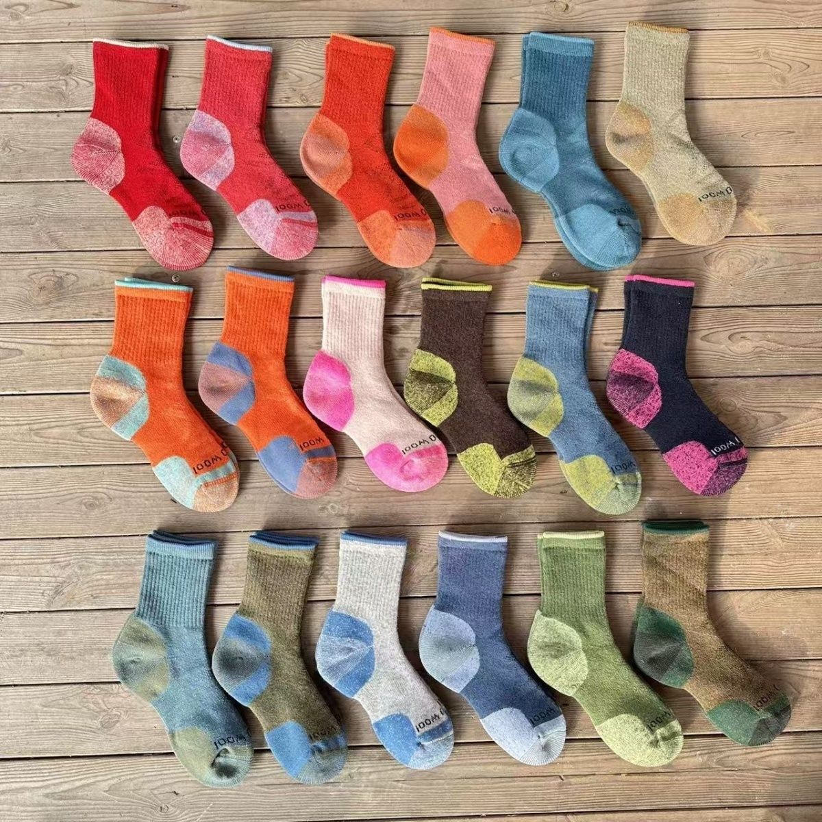 80% Merino Wool Outdoor Warm Mid-Calf Hiking Socks, Essential For Winter Skiing_voghion.com
