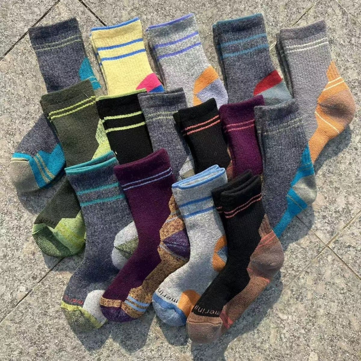 80% Merino Wool Outdoor Warm Mid-Calf Hiking Socks, Essential For Winter Skiing_voghion.com