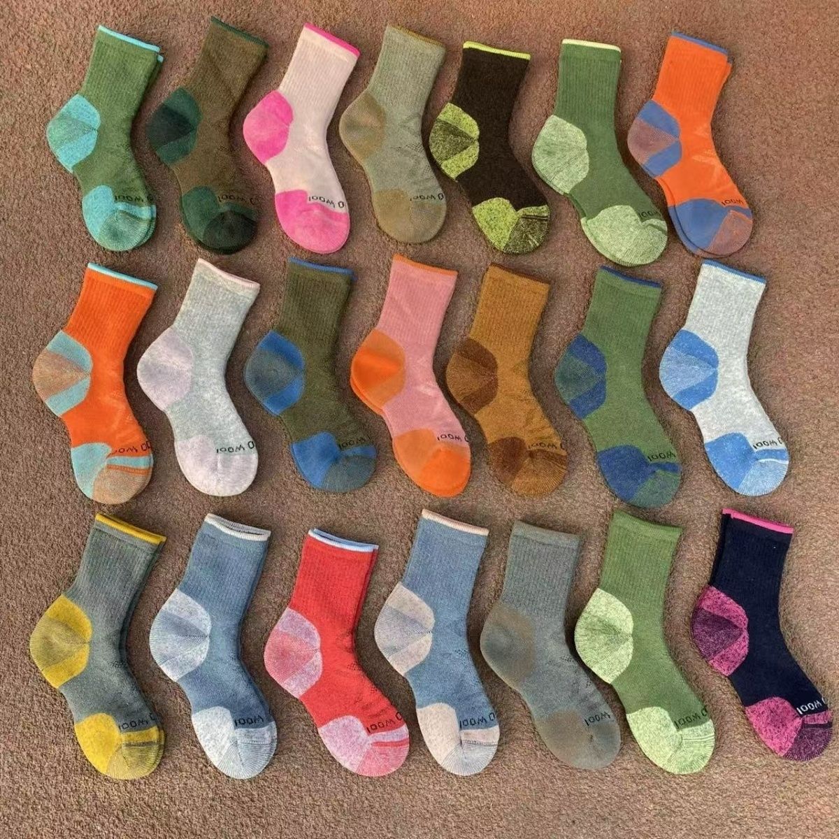 80% Merino Wool Outdoor Warm Mid-Calf Hiking Socks, Essential For Winter Skiing_voghion.com