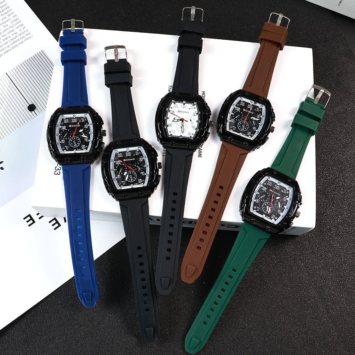 Unique Men's Quartz Watch With Large Dial And Silicone Barrel Case_voghion.com