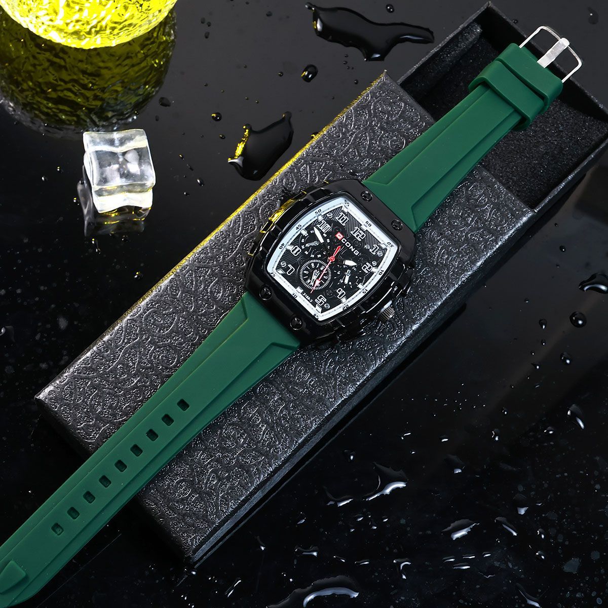 Unique Men's Quartz Watch With Large Dial And Silicone Barrel Case_voghion.com