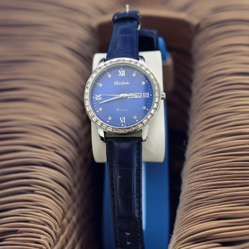 Men’s Quartz Watch With Leather Strap And Automatic Calendar_voghion.com