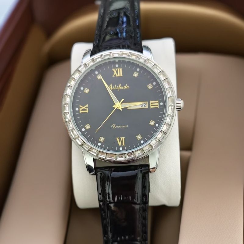 Men’s Quartz Watch With Leather Strap And Automatic Calendar_voghion.com