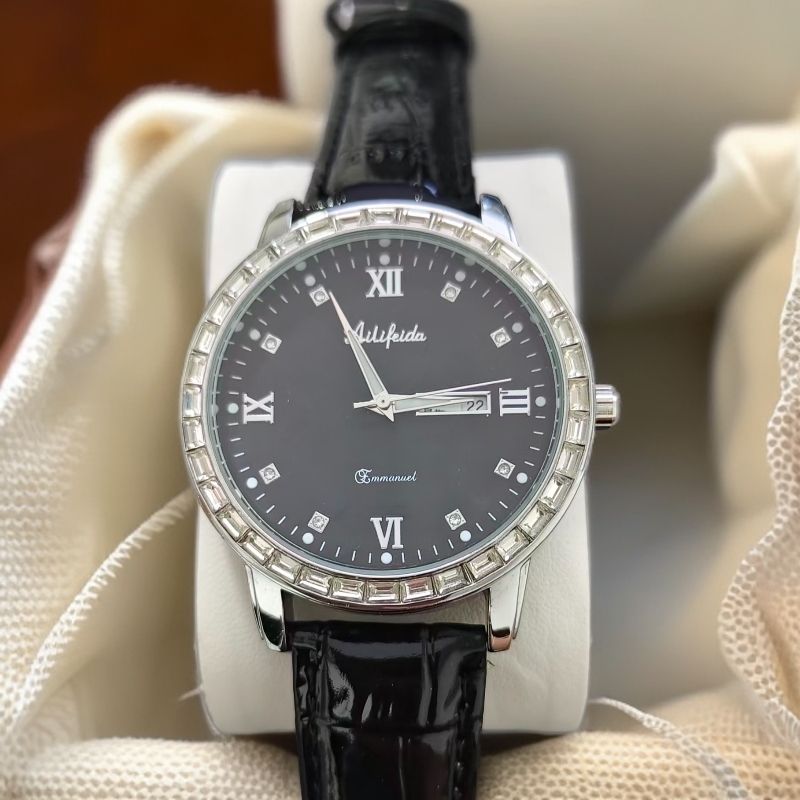Men’s Quartz Watch With Leather Strap And Automatic Calendar_voghion.com