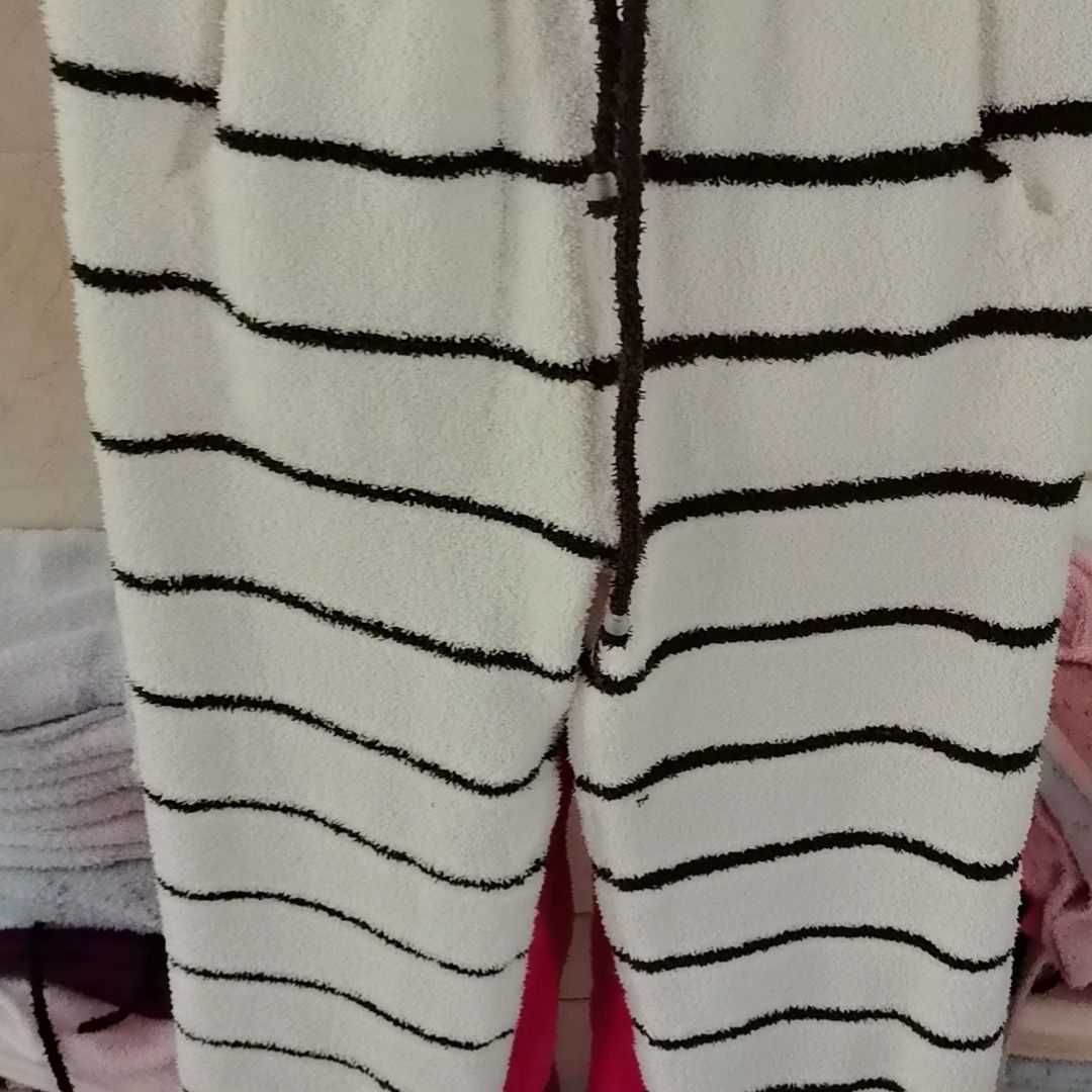 半边绒白底深咖条纹口袋裤子