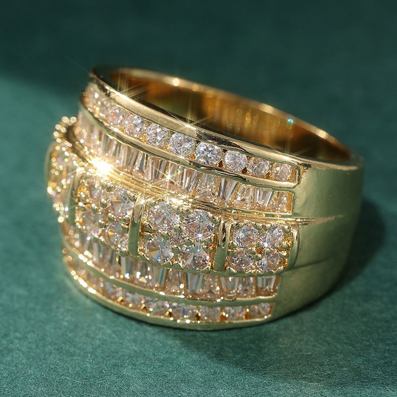Anello di design con zirconi elegante e alla moda gioiello_voghion.com
