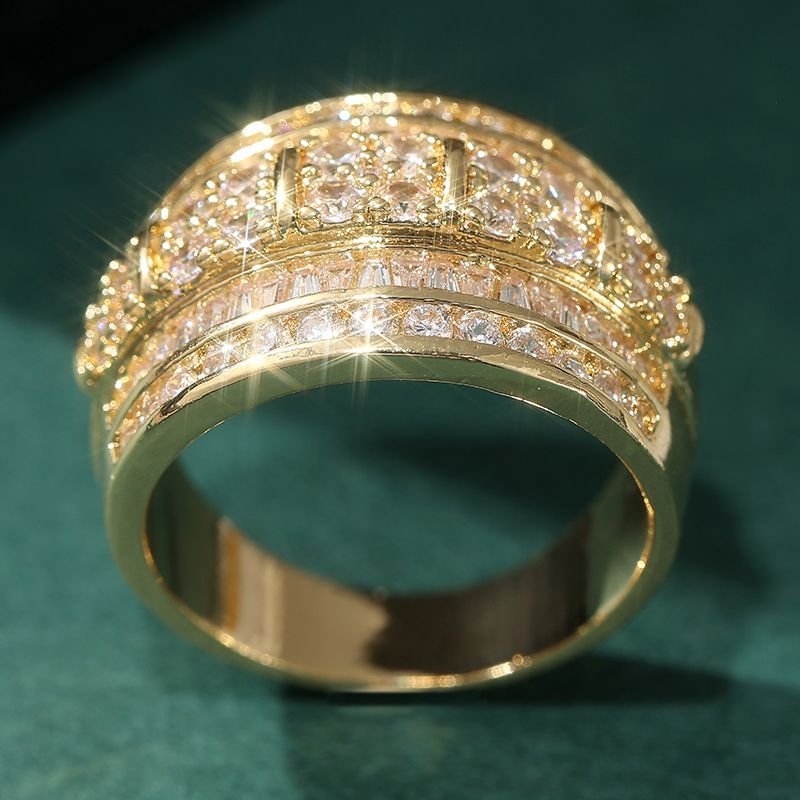Anello di design con zirconi elegante e alla moda gioiello_voghion.com