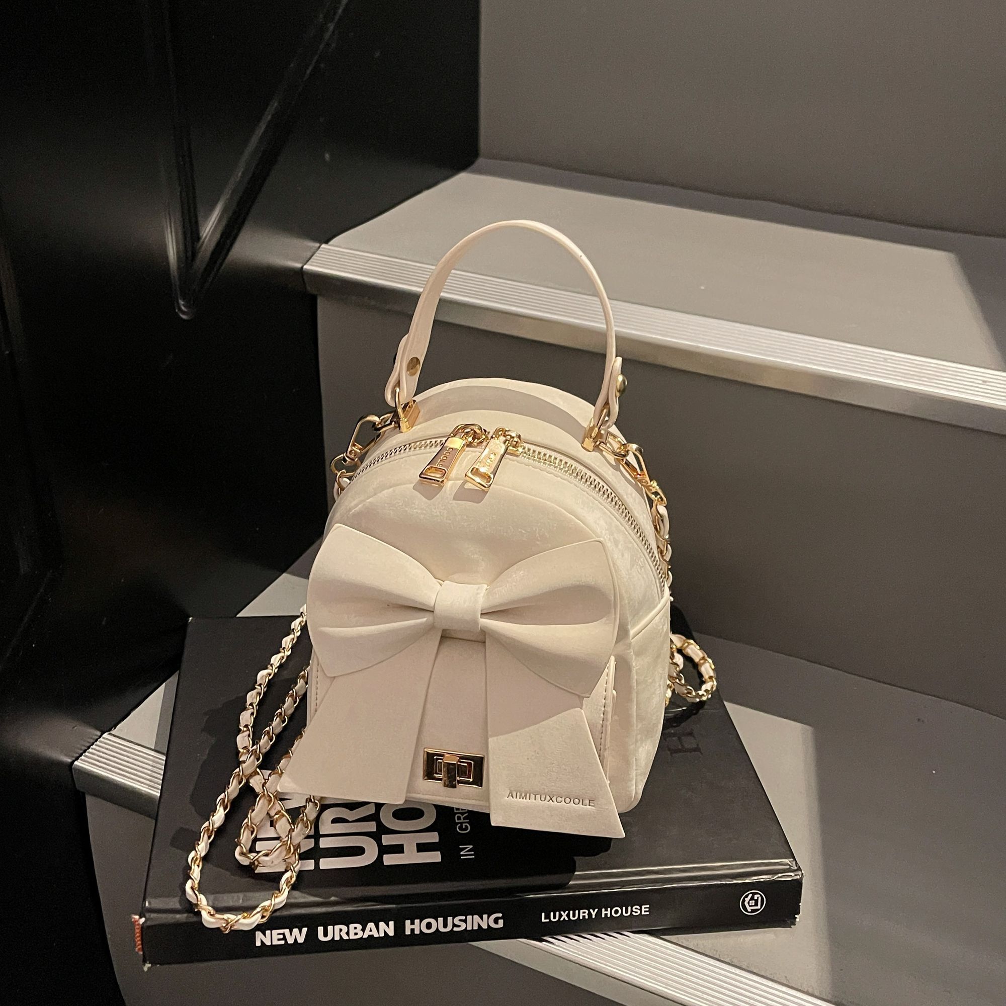 Amy Rabbit Women's Bag 2026 New Model Simple And Stylish Ins Style Versatile Textured Casual Handbag Commuting Backpack_voghion.com