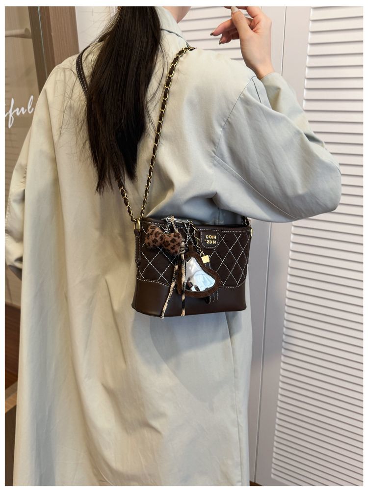 Woven Diamond Pattern Bucket Bag Elegant Shoulder Crossbody Handbag_voghion.com