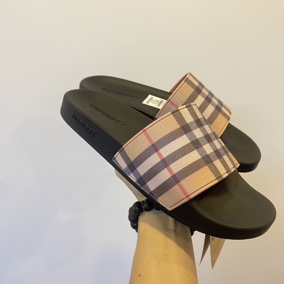 Ba Jia Herren-Slipper für den Outdoor-Bereich, leichte Luxusausführung, neues Modell 2026, kariert in Schwarz-Weiß