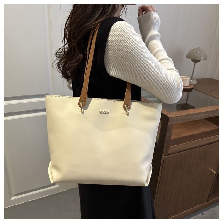 Casual, Stylish, Large-capacity Women's With A Simple Texture, New Shoulder Bag, 2026 Spring Trendy Tote Bag_voghion.com