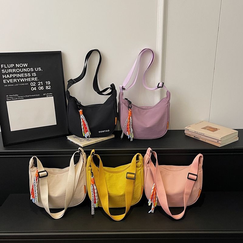 Fashionable And Simple Wide-shoulder Strap Lightweight Sports Dumpling Bag, 2026 Spring New Casual Versatile Commuter_voghion.com